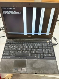 Sửa laptop bị sọc màn hình