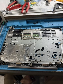Laptop cũ dùng pin còn 70% có nên mua?