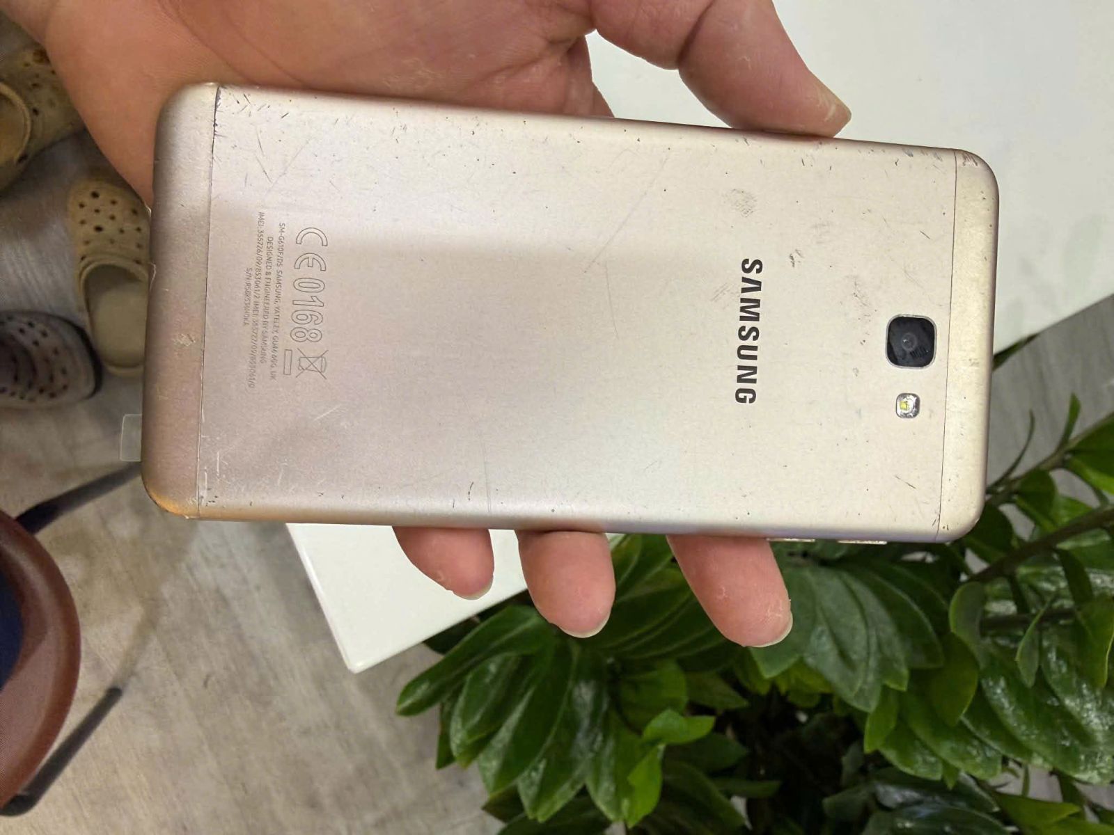 Khách hàng bán điện thoại Samsung cũ tại Đà Nẵng