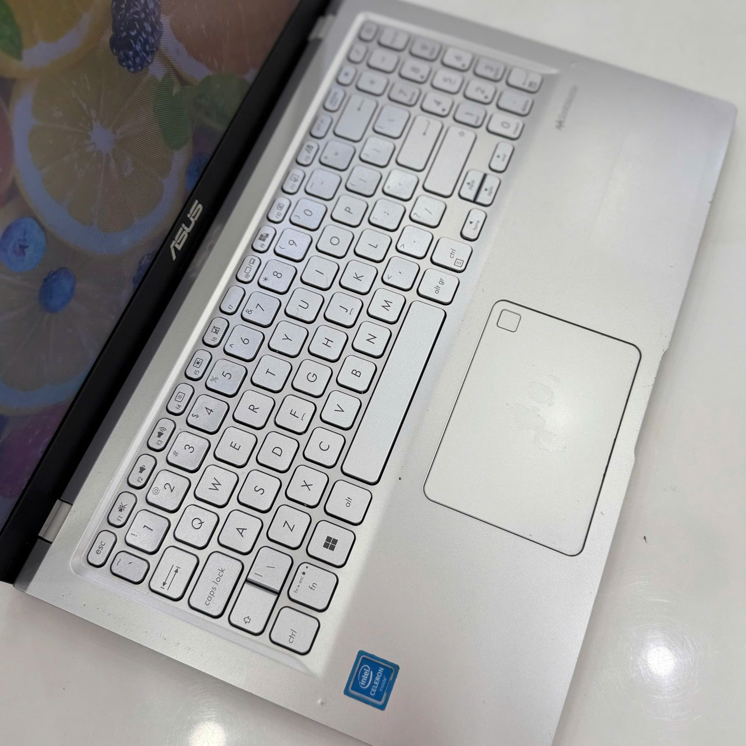 Màn hình 15.6 inch của Laptop Asus VivoBook X515MA