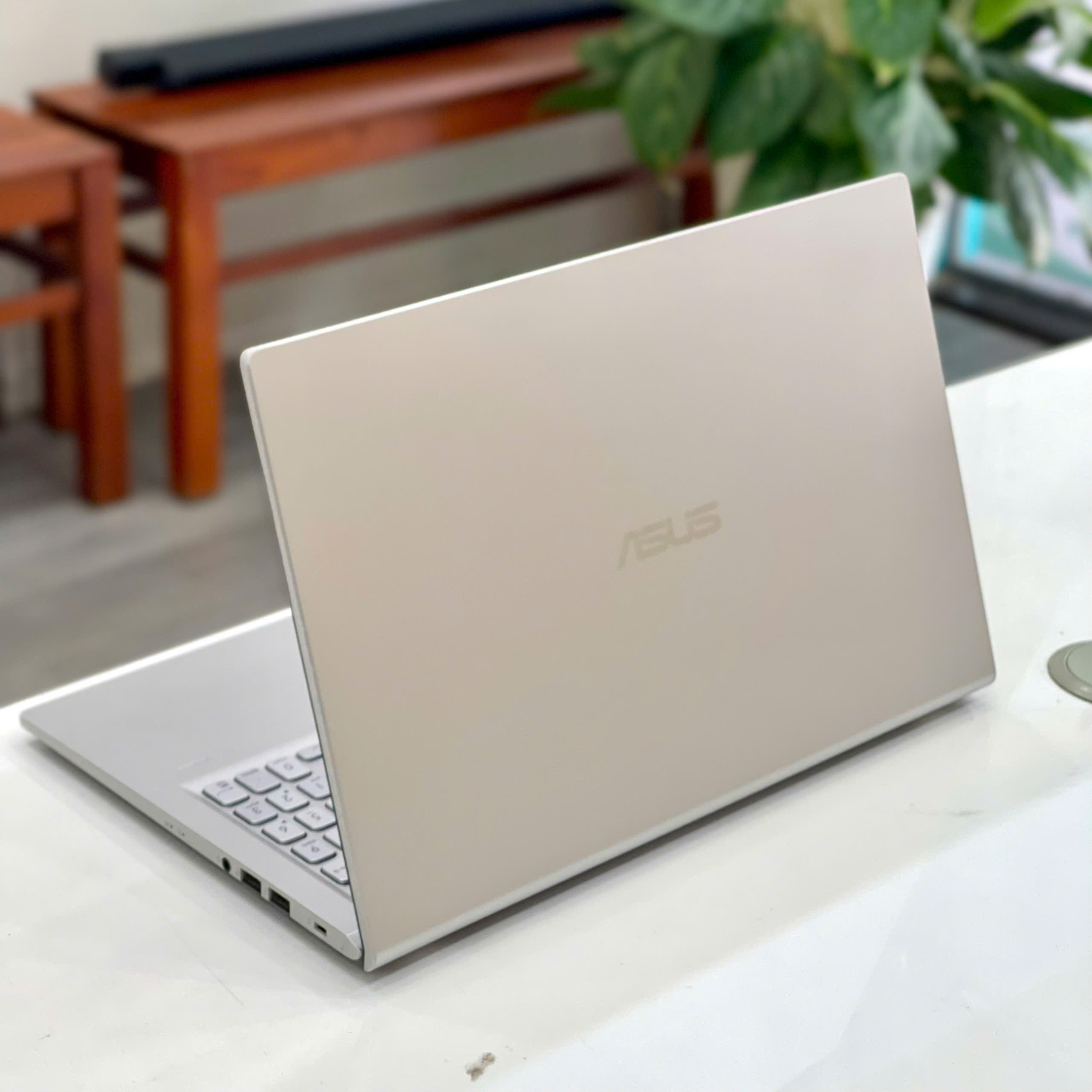 Cận cảnh thiết kế và mặt lưng Laptop Asus VivoBook X515MA