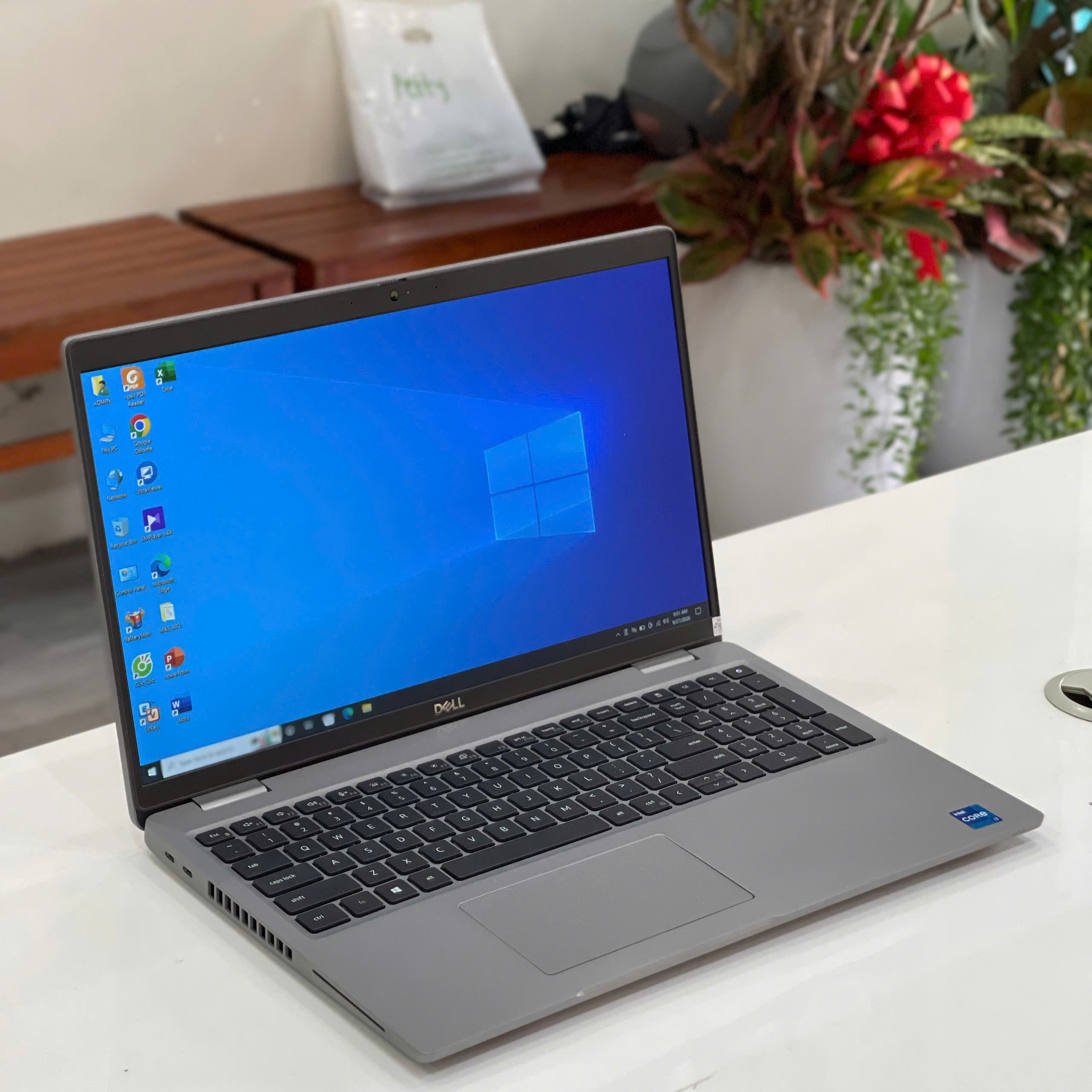 Cạnh viền và khung máy Dell Precision 3650