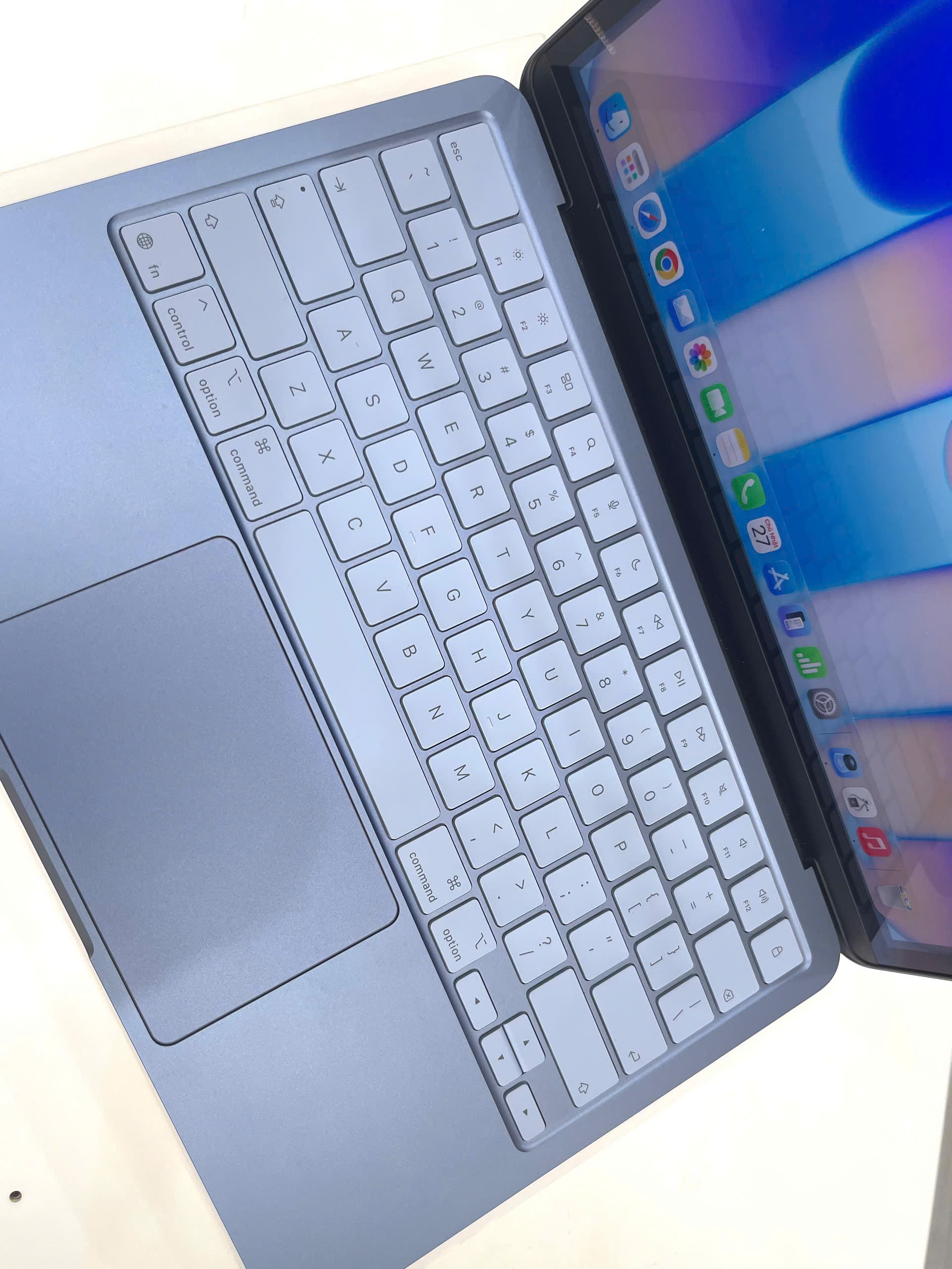 Bàn phím và touchpad của MacBook Neo 13 inch A18 Pro 2026