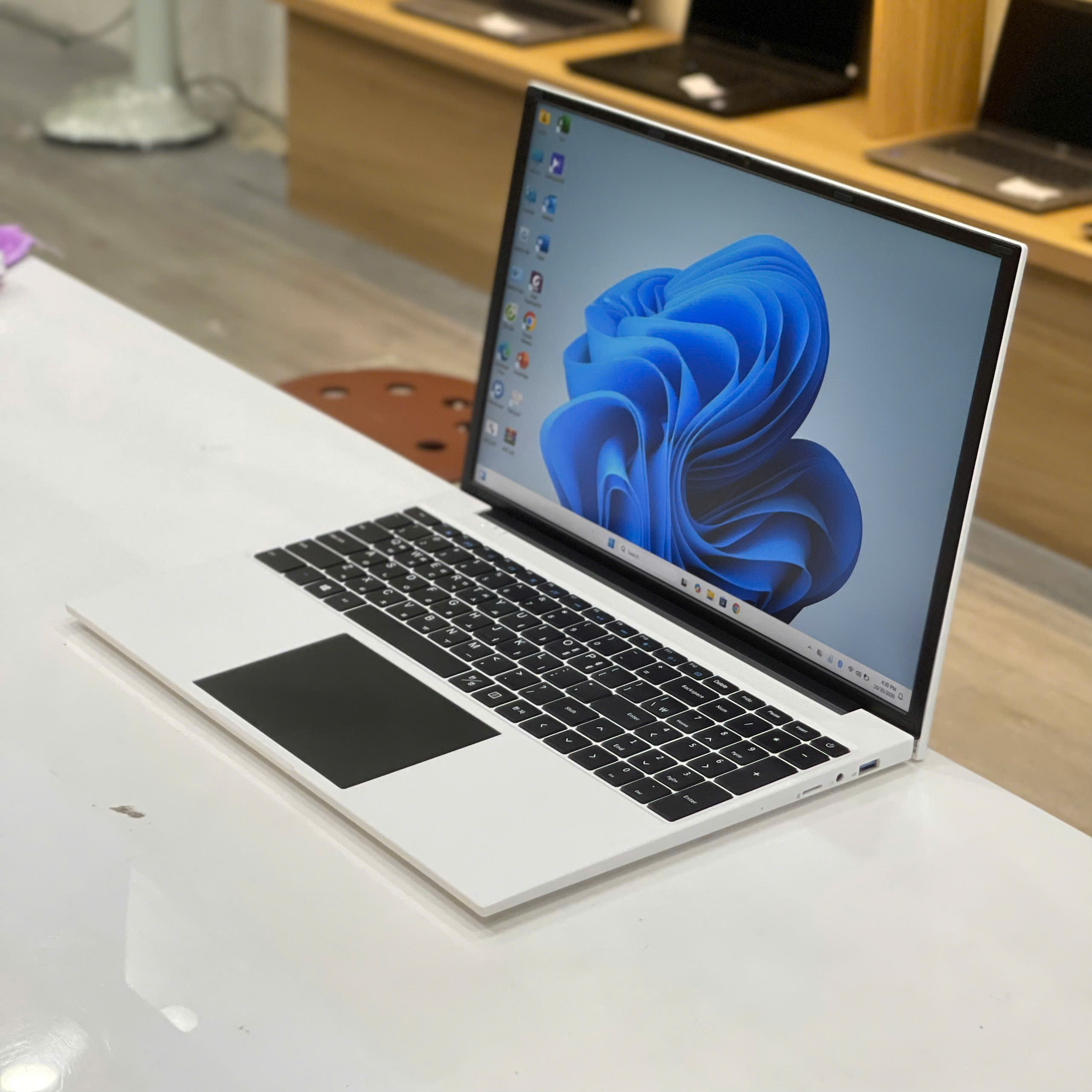 Cấu hình RAM 16GB và SSD 512GB trên laptop Celeron N5095