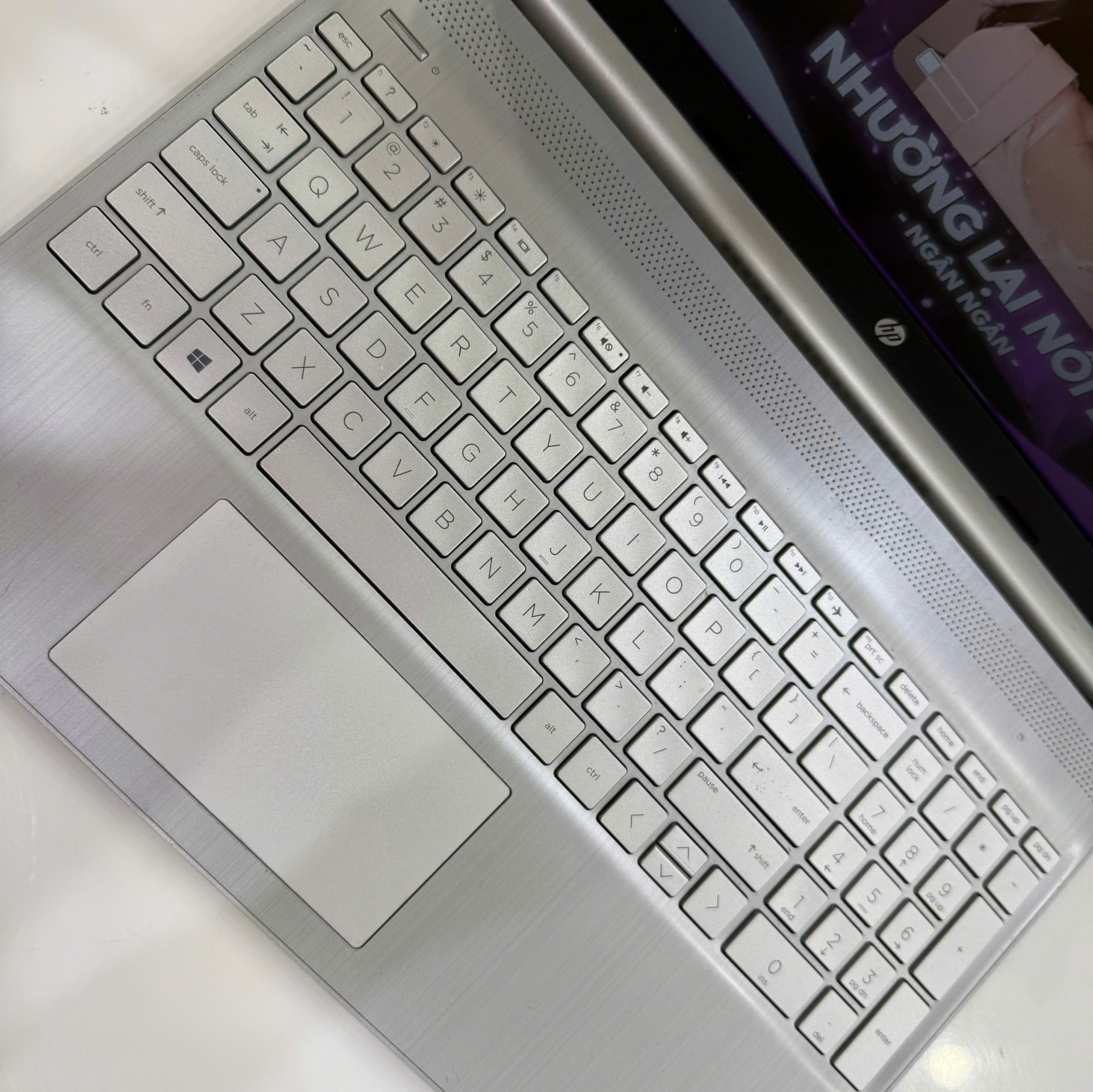 Màn hình 15.6 inch Full HD của laptop cũ HP 15S-FQ