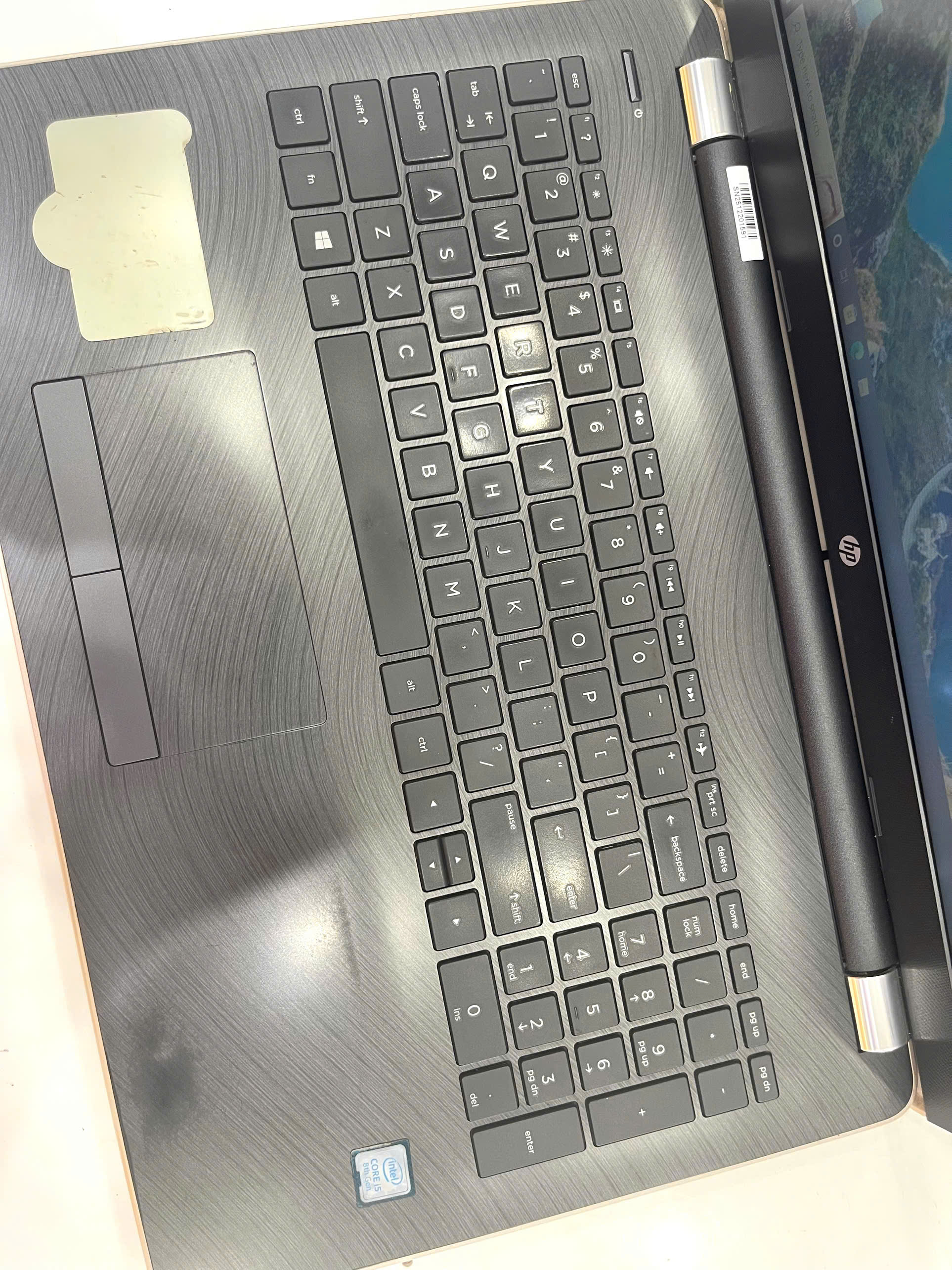 Màn hình và cạnh máy laptop HP 15-bs1xx