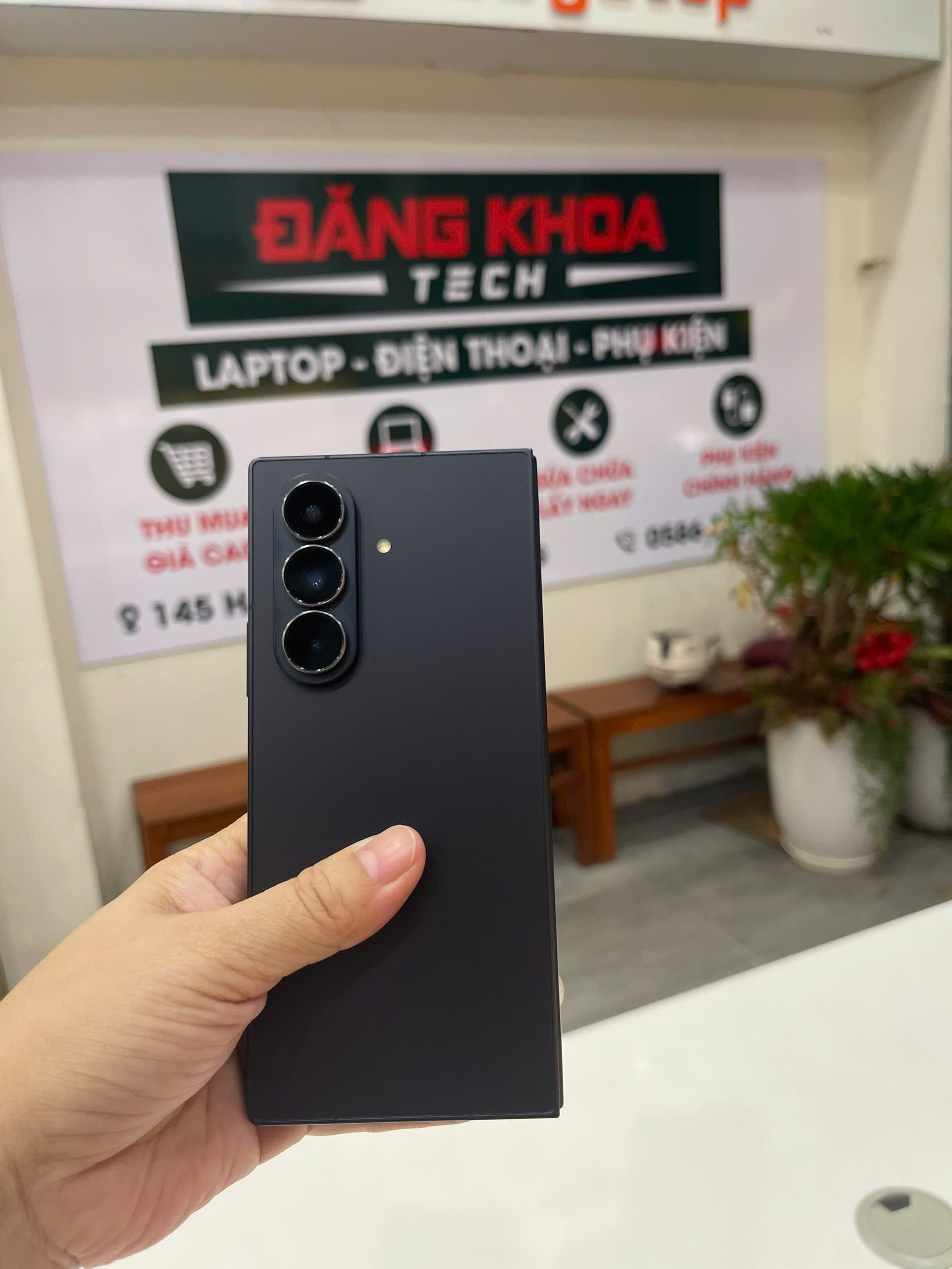 Mặt lưng và cụm camera Samsung Galaxy Z Fold 7